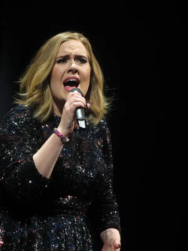 Adele singing, SSE Hydro, Glasgow, March 26, 2016 (not Las Vegas)