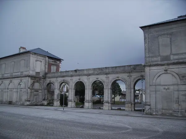 The old Saint-Nazaire railroad station of 1863, without its glass hall, 2006 (cropped)