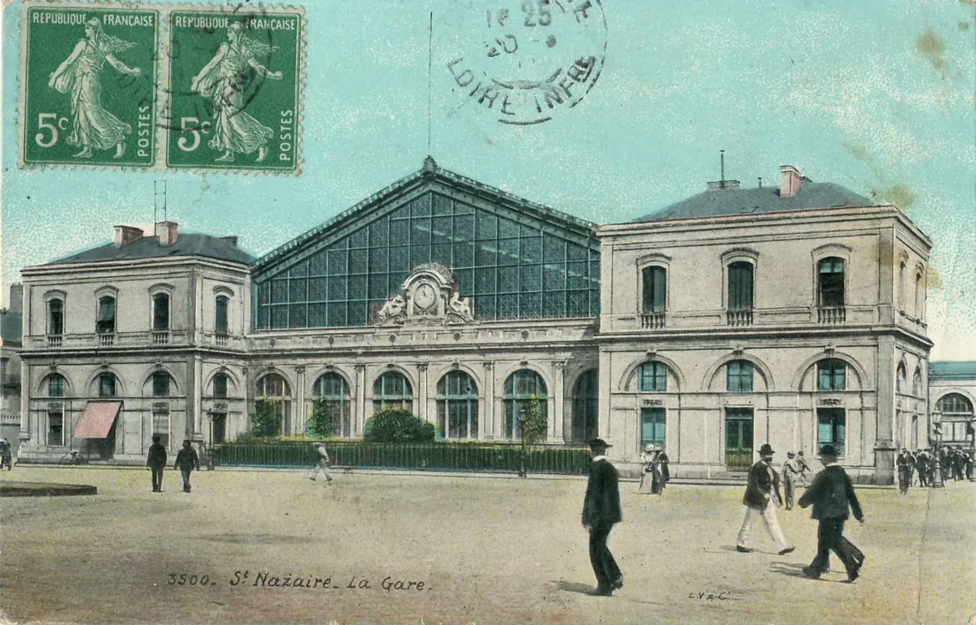Saint-Nazaire railroad station and its glass hall, postcard by L.V. & Cie, about 1910