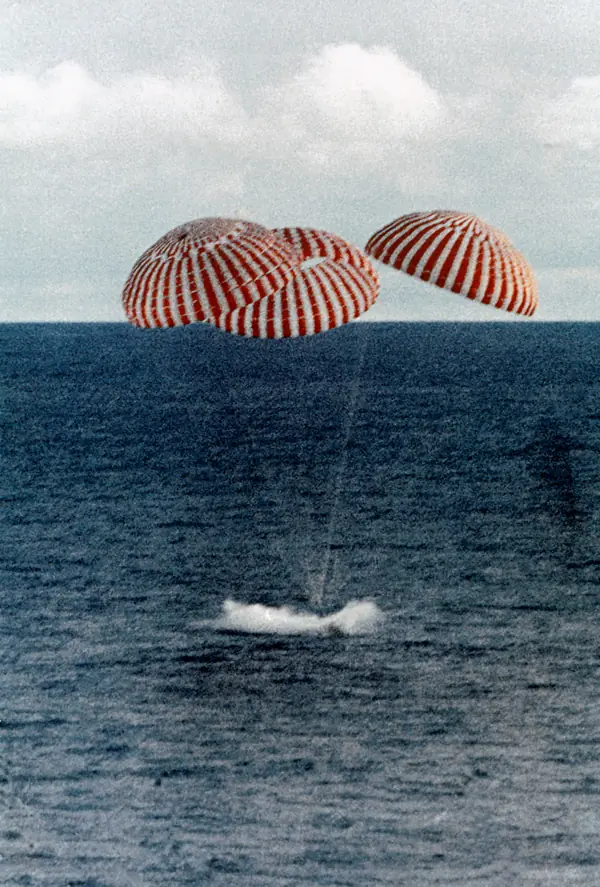 Apollo 13 splashdown (S70-35638)