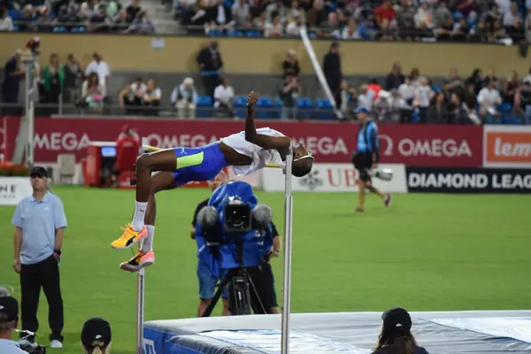 Mutaz Barshim over the bar at Athletissima, Lausanne, August 26, 2022 (not Tokyo)