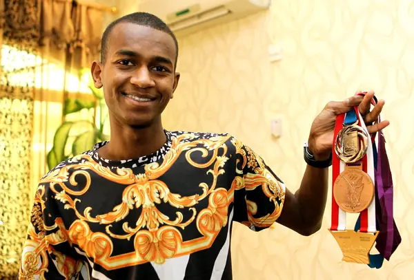 Mutaz Barshim shows his medals, Doha, March 15, 2014