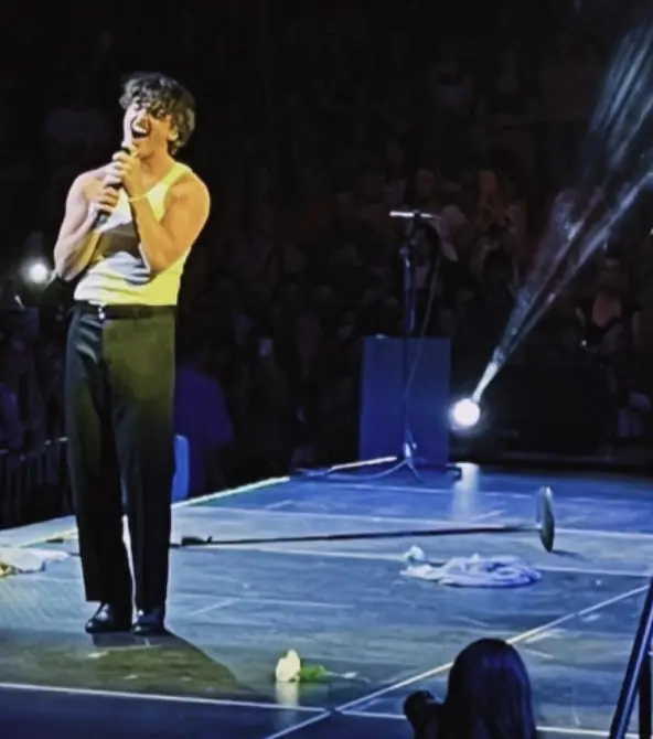 Benson Boone singing on an arena stage, March 2023, a fan’s photo (not American Idol)