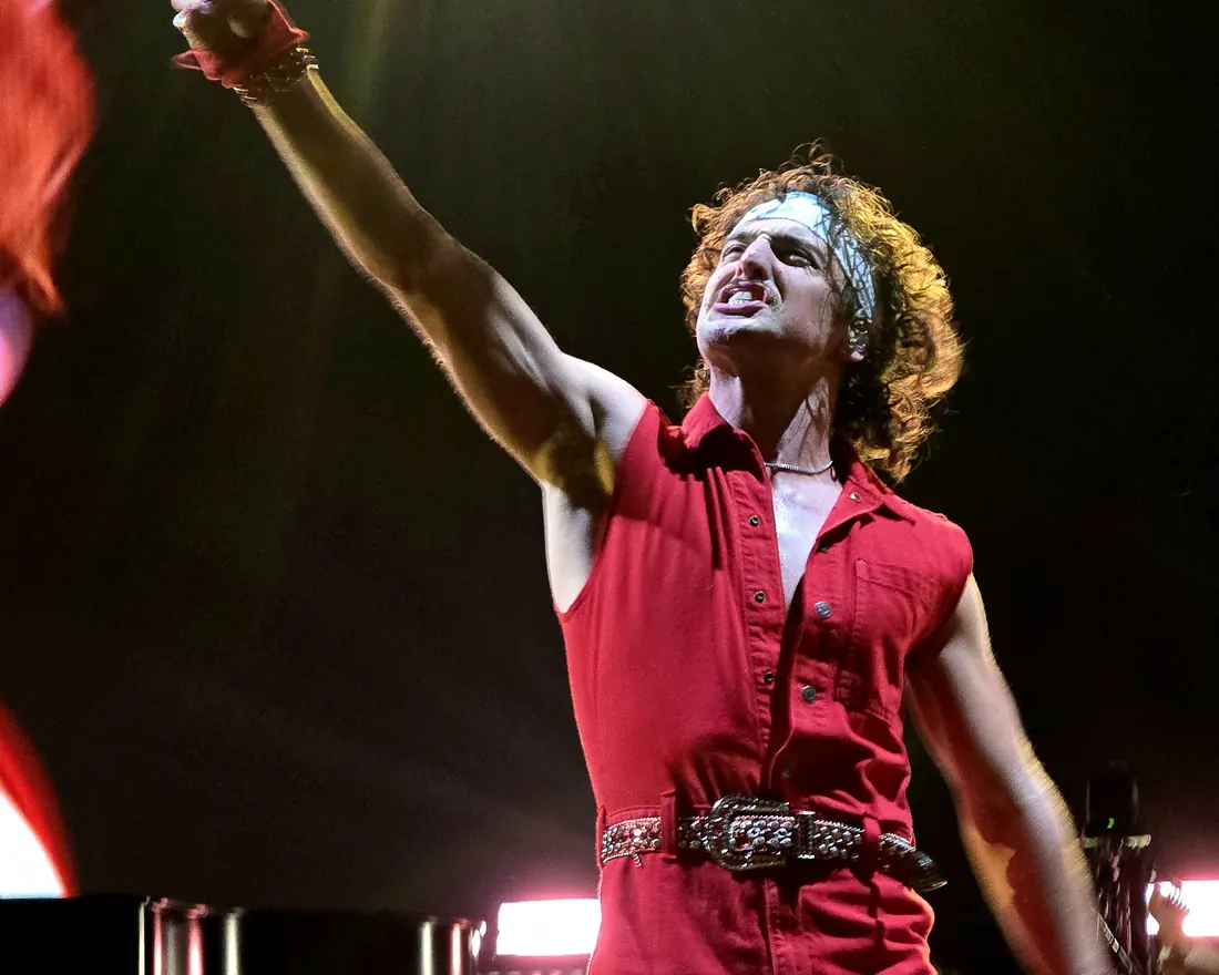 Benson Boone on stage in a red jumpsuit, Brixton Academy, London, November 19, 2024 (not American Idol)