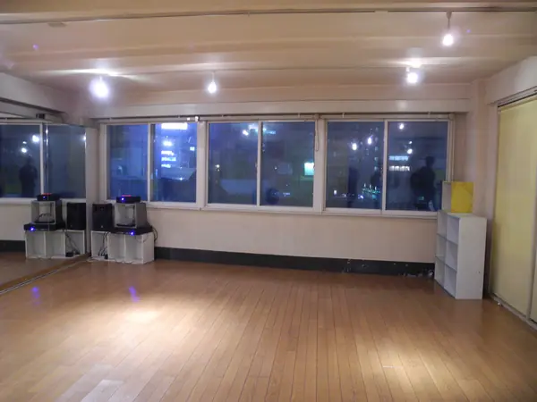 An empty dance studio in Shibuya, Tokyo, February 10, 2013 (a stand-in, not her dance school)