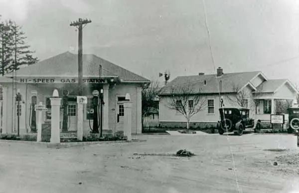 A filling station in Toledo, Ohio, 1924 (not the one in Wolcott)