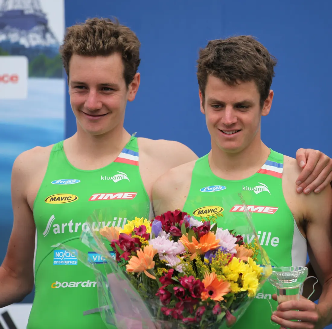 Alistair (left) and Jonny Brownlee with flowers at the Grand Prix de Triathlon, Paris, July 9, 2011 (not Cozumel)