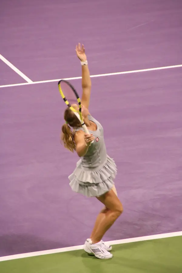 Caroline Wozniacki serving at the WTA Championships, Doha, October 28, 2009 (the day before; not the Zvonareva match)