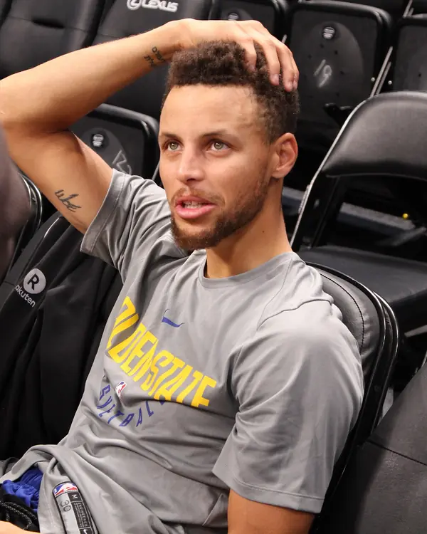 Stephen Curry talking to reporters after a shootaround, Denver, November 4, 2017