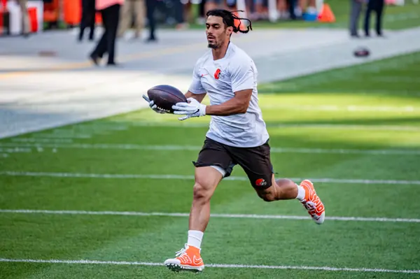 Damon Sheehy-Guiseppi running with the ball in warm-ups before the same game, Cleveland, August 8, 2019 (not the punt return)