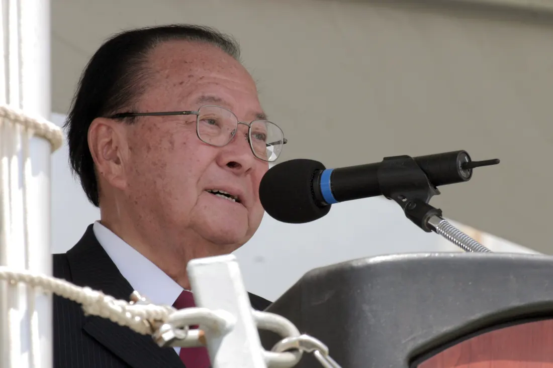 Senator Daniel K. Inouye speaks at the commissioning of USS Chung-Hoon, Pearl Harbor, September 2004