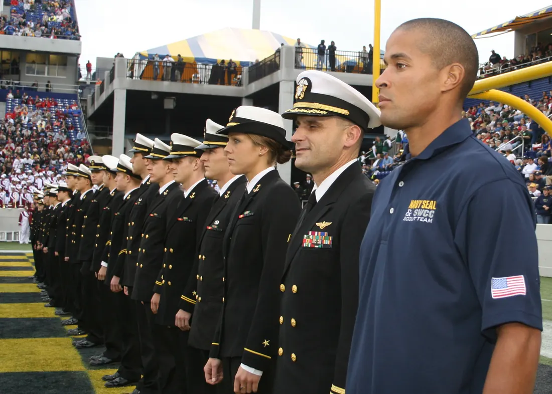 David Goggins (right) at attention with the US Naval Academy’s triathlon team, Annapolis, October 2009