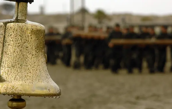 The BUD/S bell during Hell Week log PT, Coronado, January 31, 2007 (not Goggins’s class)