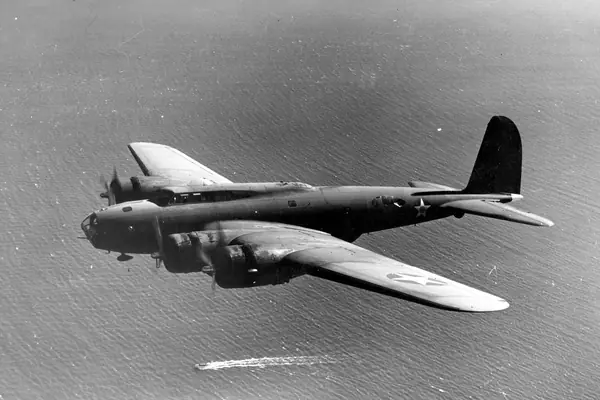 A Boeing B-17D in flight, about 1941 (the same model, not Rickenbacker’s plane)