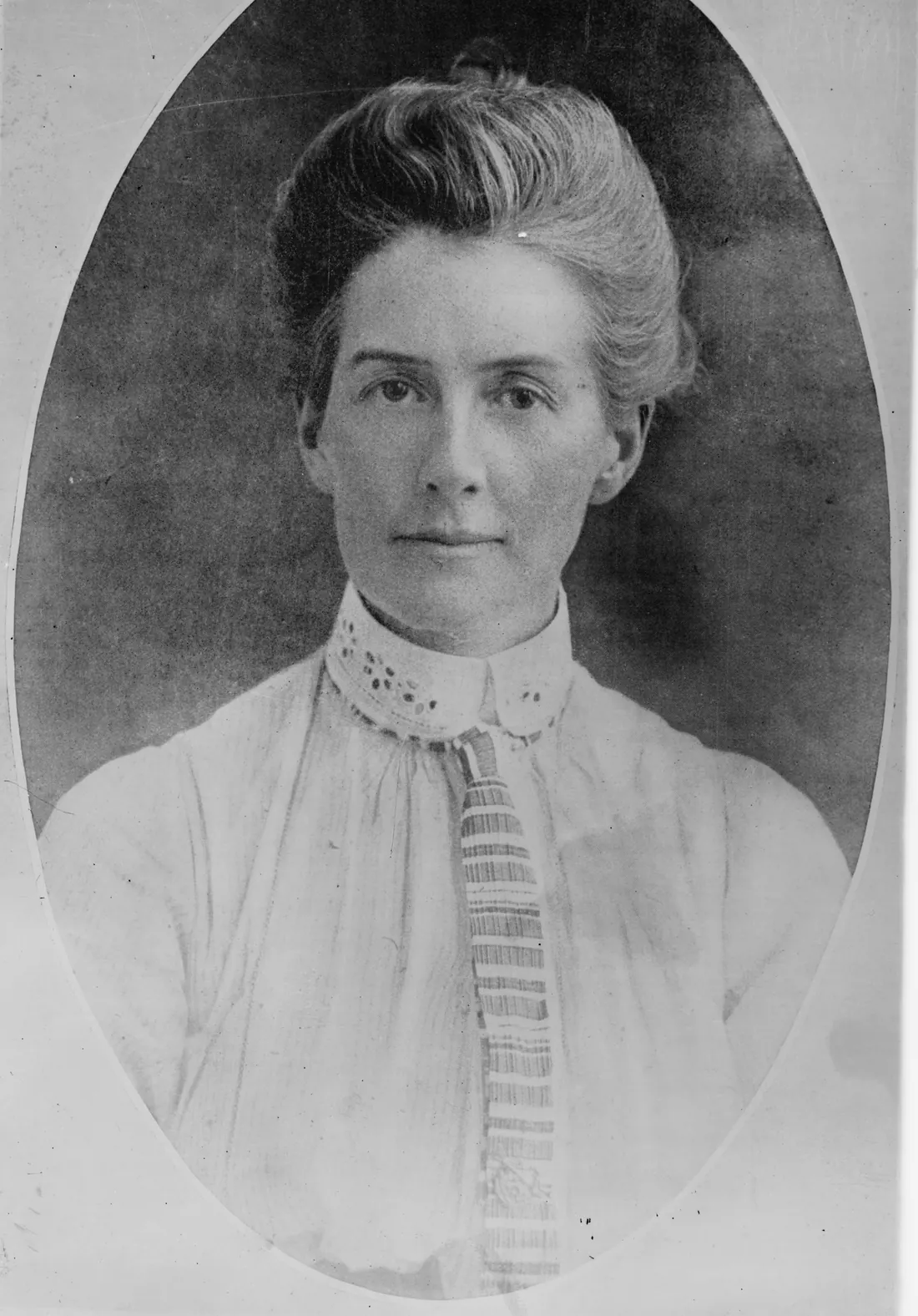 Edith Cavell, Bain News Service portrait