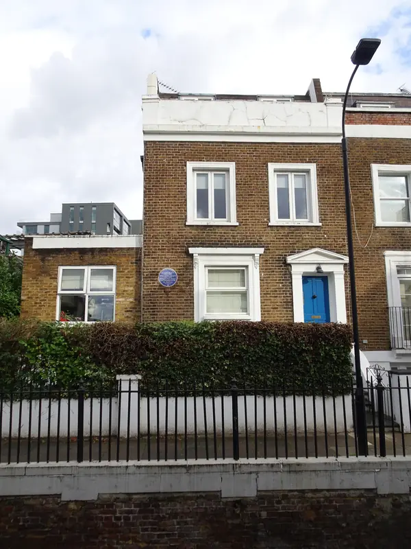 26 Cambridge Grove, Hammersmith, London, with the Crafts’ blue plaque, 2021