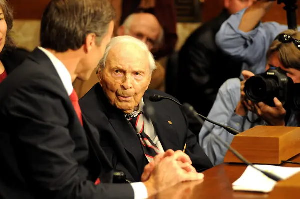 Senator John Thune and Frank Buckles at the Senate hearing, December 3, 2009