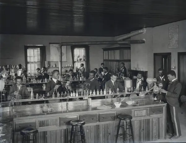 The chemistry laboratory at Tuskegee Institute, about 1902 (students, not Carver)