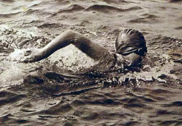 Gertrude Ederle crossing the Channel, Le Miroir des sports, August 11, 1926