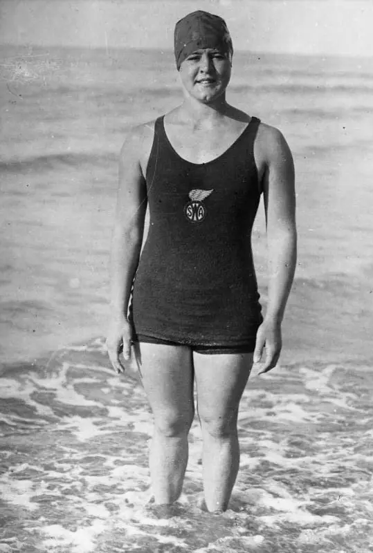 Gertrude Ederle standing in the sea, 1926, which the Bundesarchiv calls the first authentic photo after her arrival in England (a daylight photo; she landed at night)