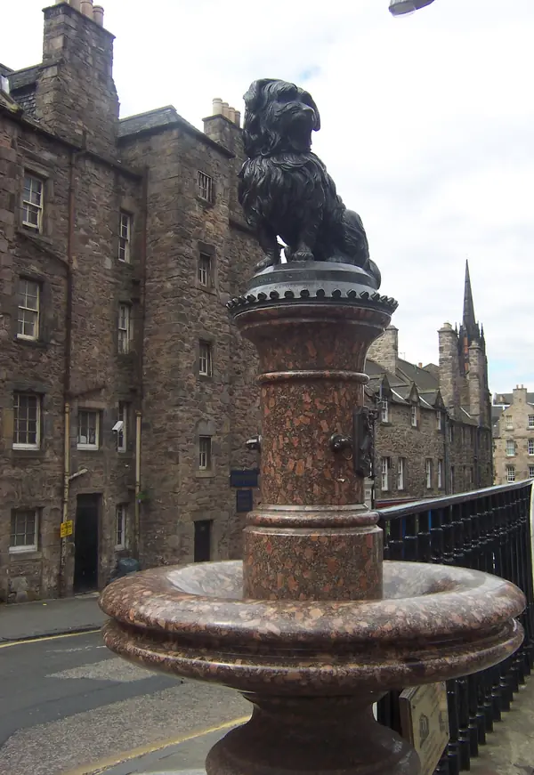 The Greyfriars Bobby fountain today (cropped)