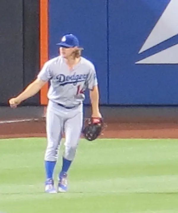 Kiké Hernández in the outfield for the Dodgers, Citi Field, New York, May 29, 2016 (not Game 7)