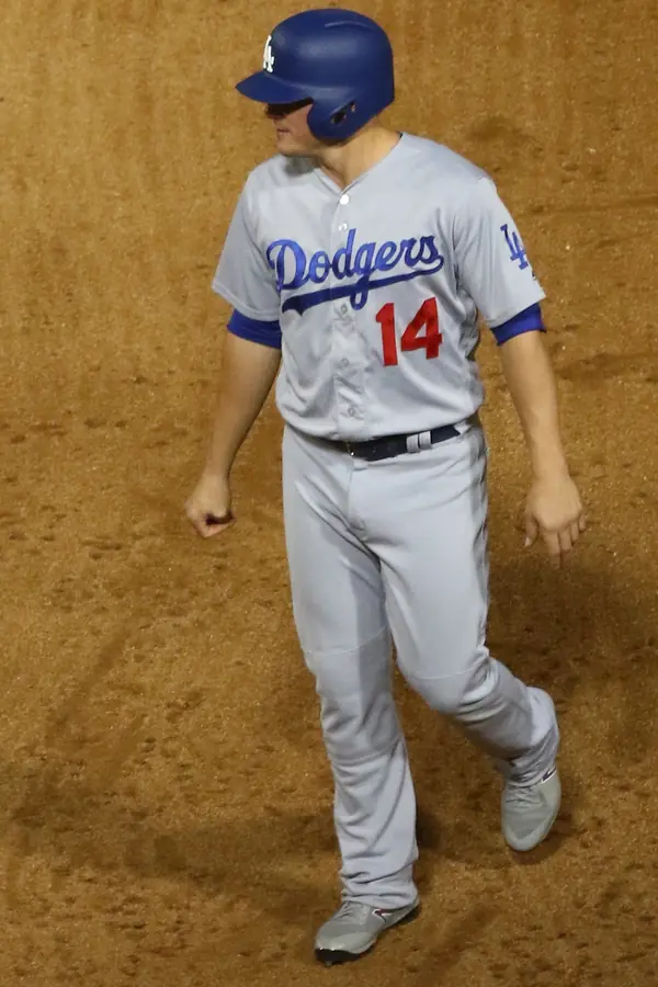 Kiké Hernández walking head down, Dodgers at White Sox, Chicago, July 18, 2017 (not Game 7)