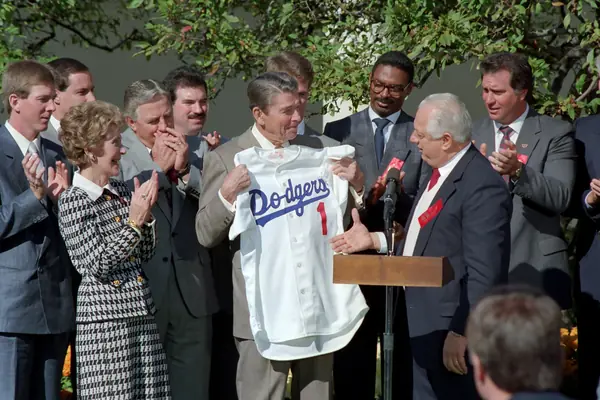 The champion Dodgers with President Ronald Reagan, Nancy Reagan and Tommy Lasorda in the White House Rose Garden, October 26, 1988 (Gibson is not in the picture)