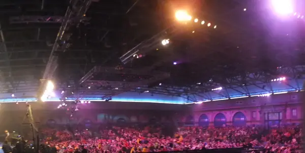 The darts hall at Alexandra Palace during the 2016 World Championship semi-finals, January 3, 2016 (cropped; logos pixelated; not 2024–26)