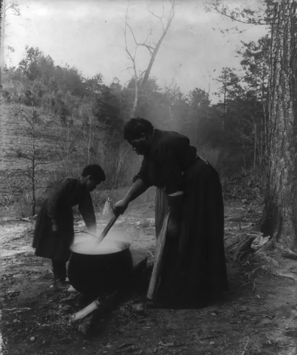 “Washing Day,” photographed by J. H. Tarbell of Asheville, North Carolina, 1901 (not Walker)