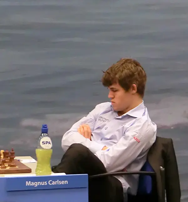 Magnus Carlsen leaning back with his arms crossed, Tata Steel tournament, Wijk aan Zee, January 2013 (not Harvard)