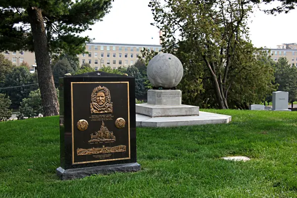 Graves of Matthew Henson and Robert Peary - Arlington National Cemetery - 2011