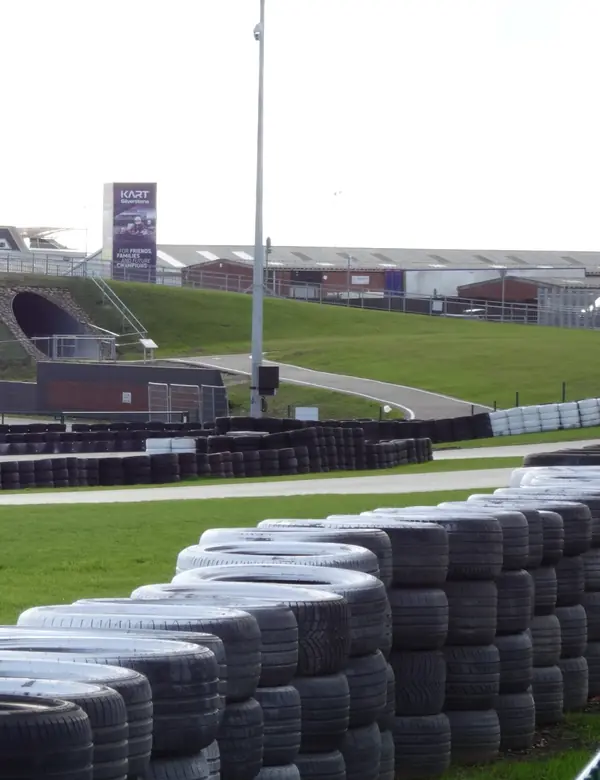 Kart Silverstone’s International layout, its tire walls and grass, October 22, 2026 (not the race)