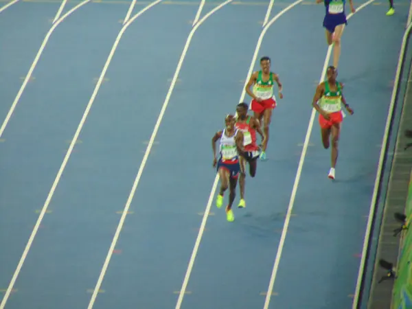 Mo Farah in the pack, seen from above, in the 10,000-meter final, Rio de Janeiro, August 13, 2016 (not the fall)