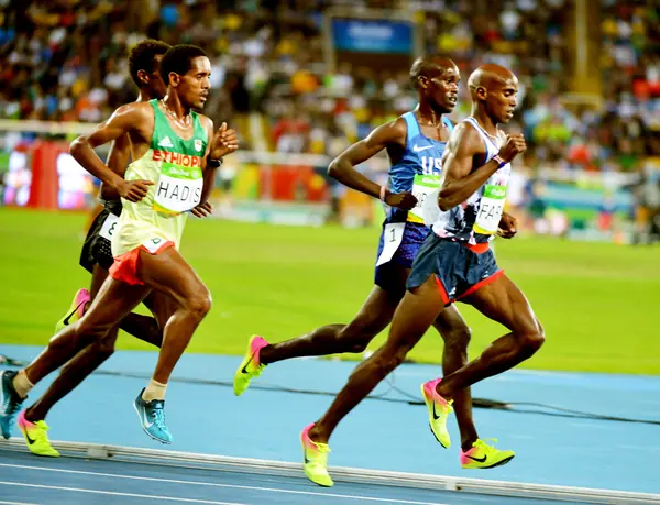 Mo Farah (right) in the 10,000-meter final, Rio de Janeiro, August 13, 2016