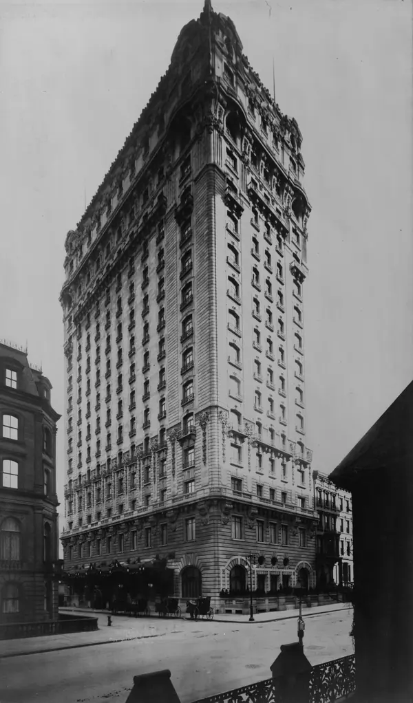The St. Regis Hotel, New York, photographed by Irving Underhill, 1905