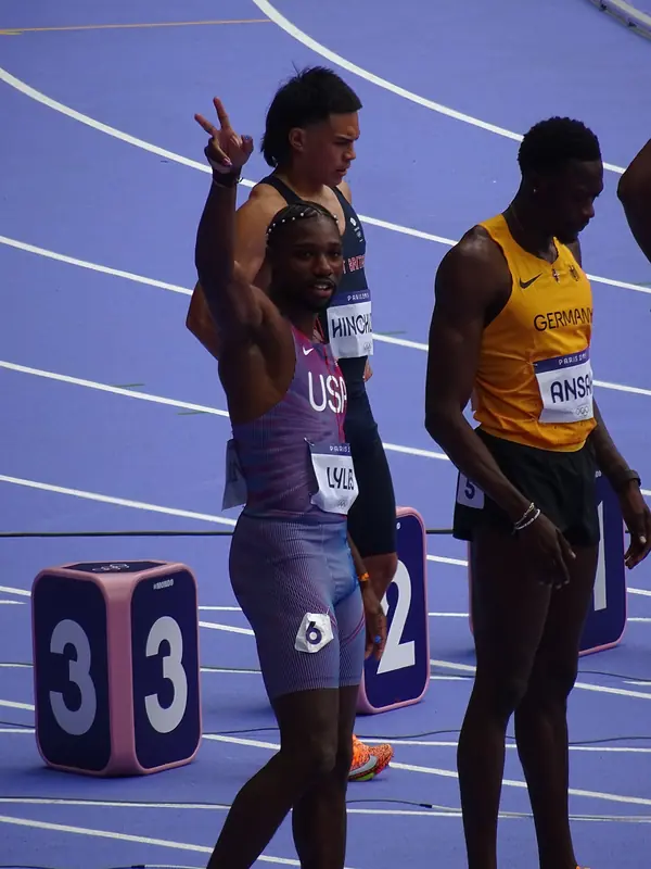 Noah Lyles waving in the men’s 100 m first round, Stade de France, Paris, August 3, 2024 (not the final)