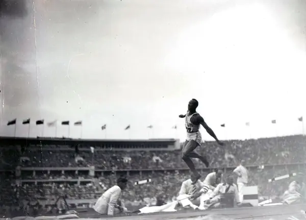 Photograph of Jesse Owens at the 1936 Olympics in Berlin, Germany - DPLA - 4da1d9c3055db6d180835b91c32ce4ec
