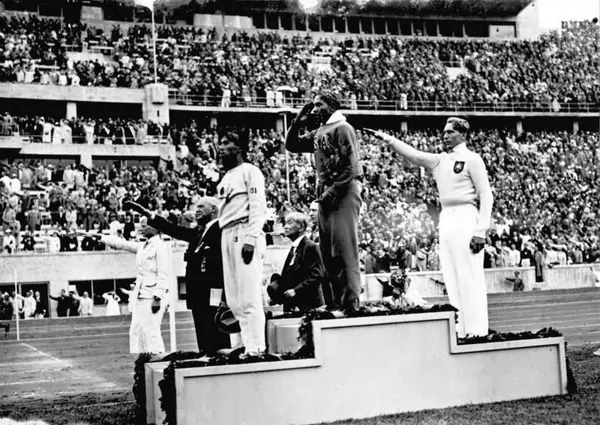 Bundesarchiv Bild 183-G00630, Sommerolympiade, Siegerehrung Weitsprung