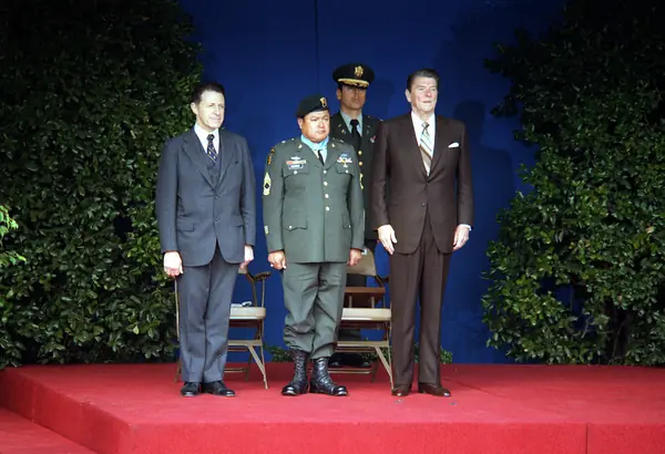 President Ronald Reagan, right, stands beside Medal of Honor recipient retired MASTER SGT. Roy P. Benavidez, U.S. Army, during a ceremony at the Pentagon - DPLA - 5deda1b8de0688360cf64a595fd3cade