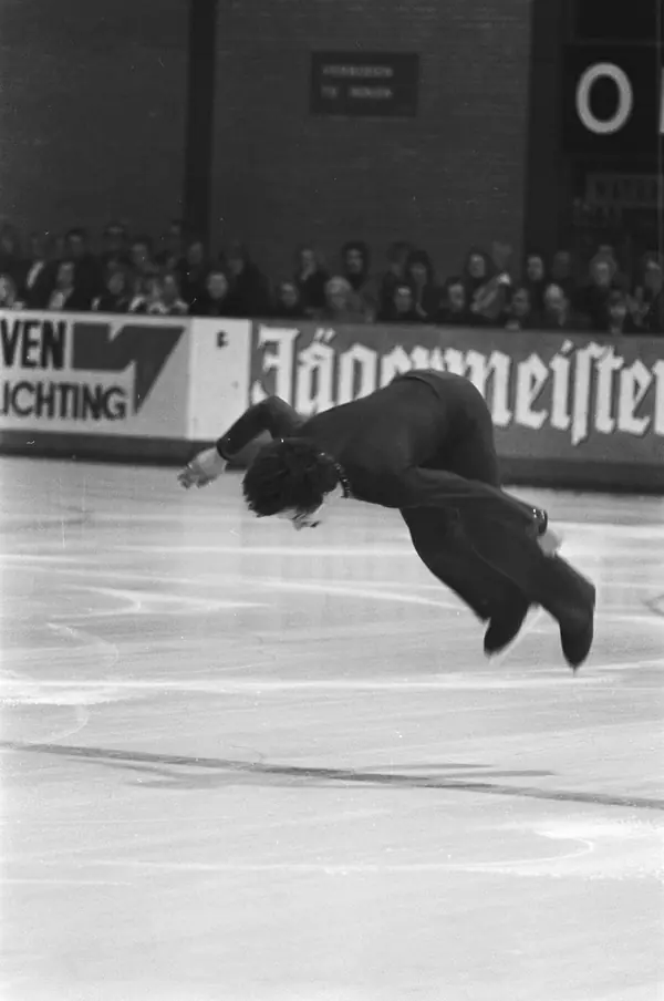 Terry Kubicka upside down in his backflip at an exhibition in the Edenhal, Amsterdam, March 16, 1976 (not Surya Bonaly)