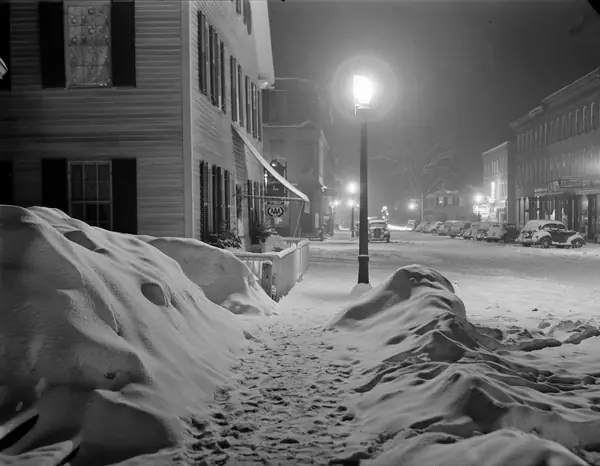 “Center of town. Woodstock, Vermont. ‘Snowy night,’” photographed by Marion Post Wolcott, March 1940 (not his walk)