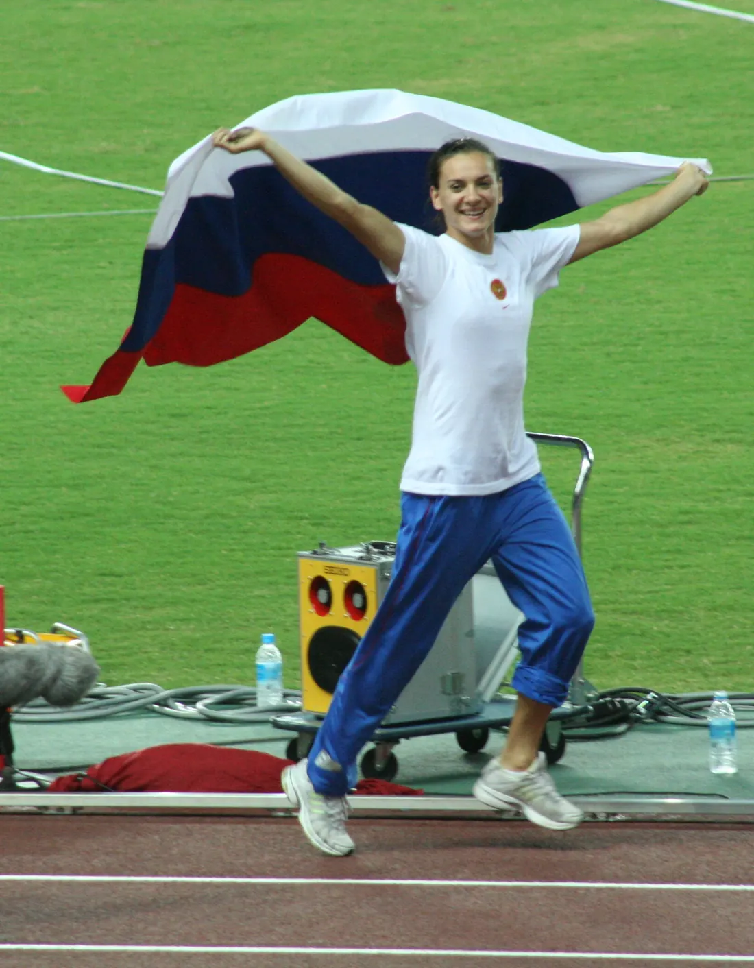 Yelena Isinbayeva celebrating with the flag, World Championships, Osaka, August 28, 2007
